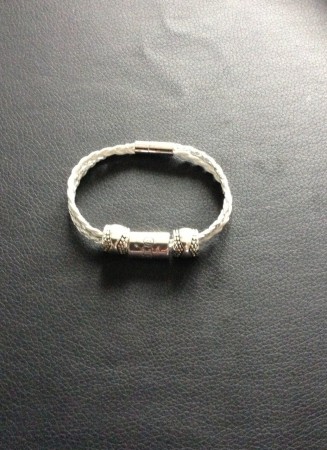 Pulseira em pele branca com menino Cód. P5