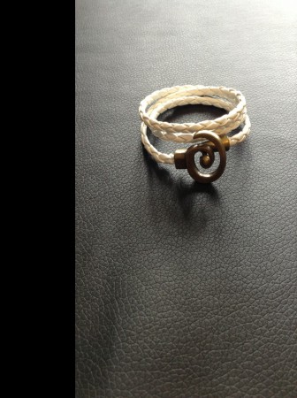 Pulseira em pele branca 3 voltas Cód. P21