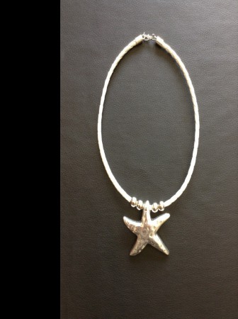 Fio em pele com estrela Cód. F33